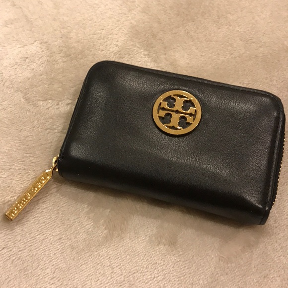 tory burch zipper wallet
